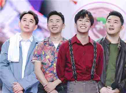 何炅黄磊彭昱畅三人惊喜同台