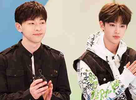 邓伦读粉丝信感动哽咽