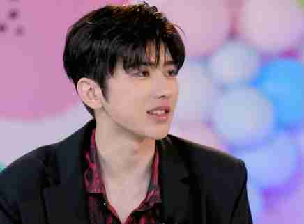 蔡徐坤现场教学弹簧舞超燃