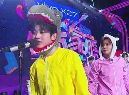 “小坤龙”蔡徐坤遭小猪拍头杀